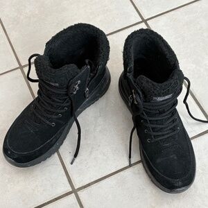 Skechers Waterproof Snow Boats with air-cooled Goga Mat, Size 9M, Black